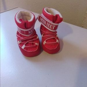 Infant moon boots